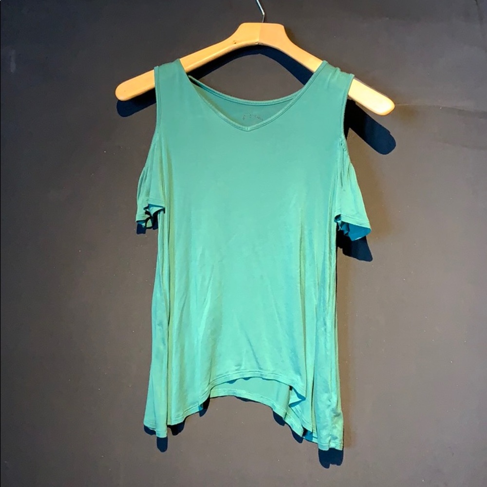 Cute Shoulder-showing Shirt